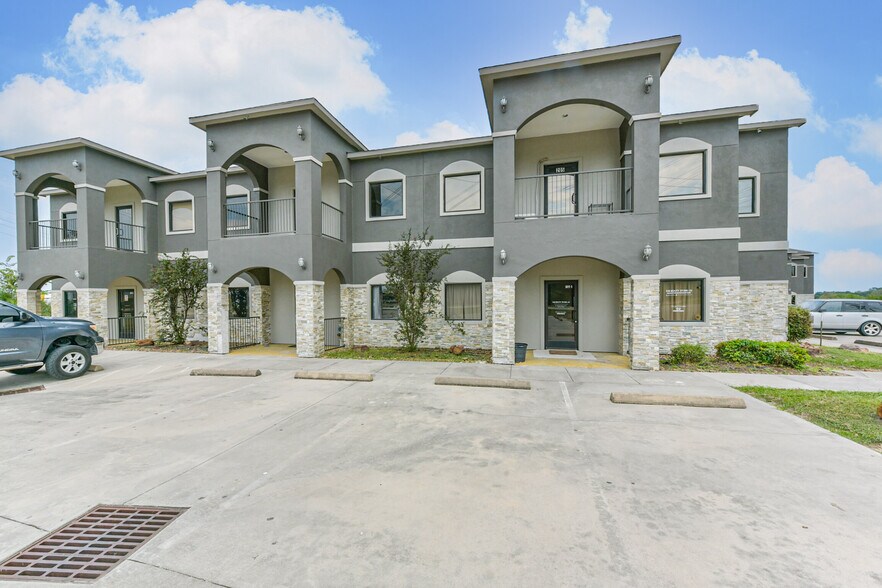 More Photos Of 20550 Townsen Blvd, Humble Office For Sale