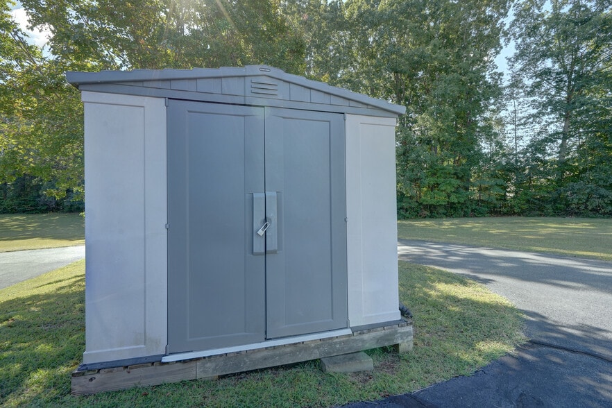 More Photos Of 2704 Lake Monticello Rd, Palmyra Office For Sale