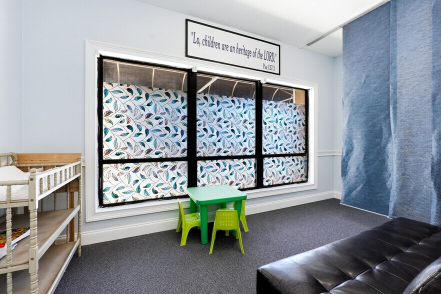 More Photos Of 415-421 W Pike St, Lawrenceville Office For Sale
