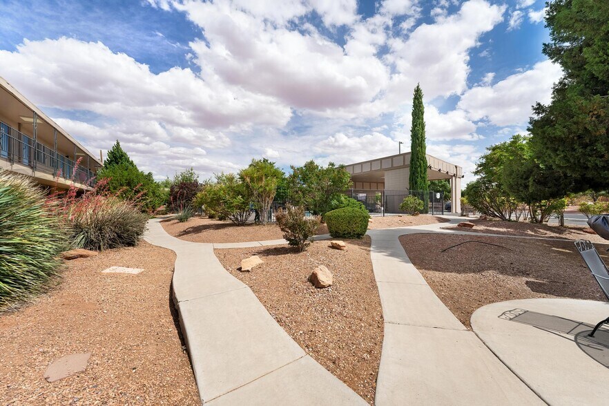 More Photos Of 150 N Lake Powell Blvd, Page Hotel For Sale