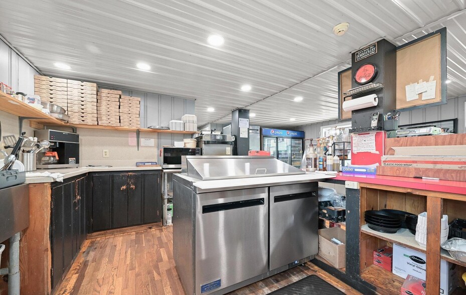 More Photos Of 14407 Hollow Rd, Hancock Restaurant For Sale