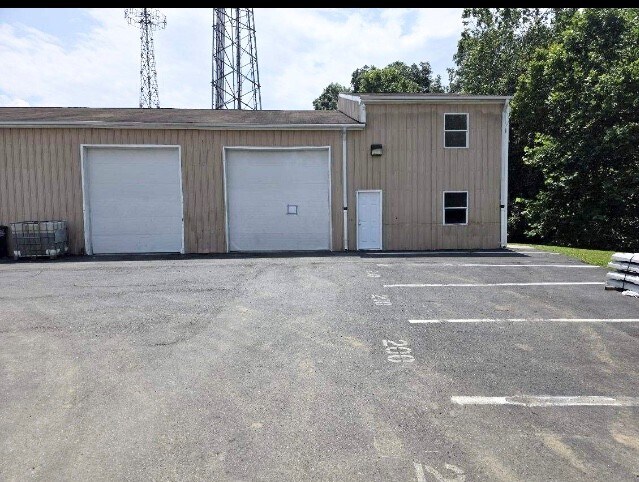 More Photos Of 44-46 Albe Dr, Newark Warehouse For Lease