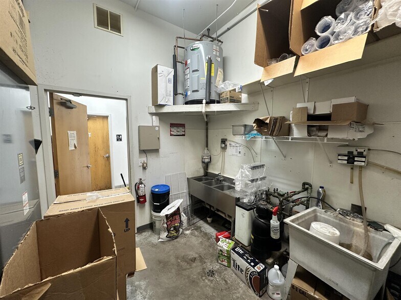 More Photos Of 12180 Center Rd, Durand Service Station For Sale