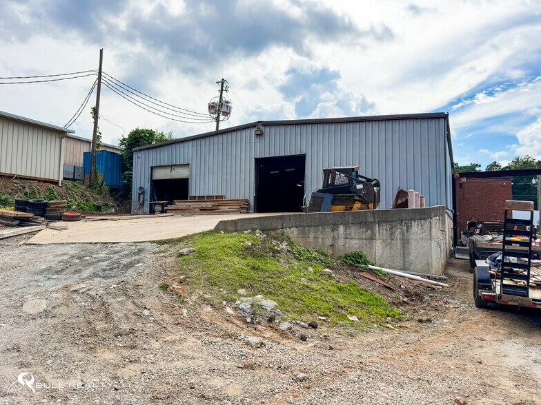 More Photos Of 106 Dixie Dr, Woodstock Warehouse For Lease