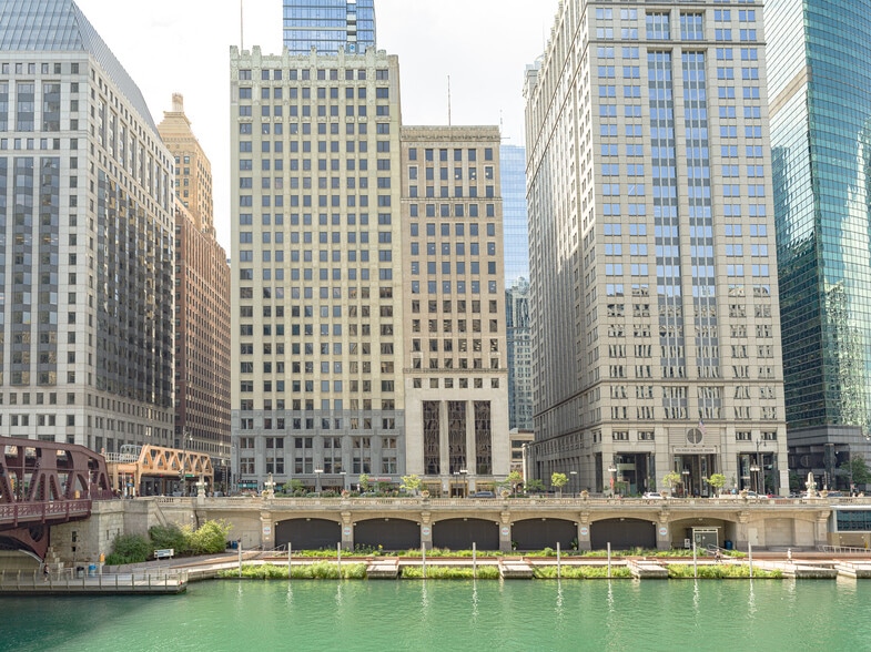 Primary Photo Of 211 W Wacker Dr, Chicago Coworking Space