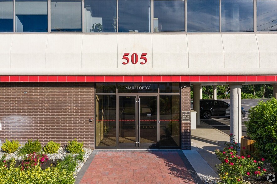 More Photos Of 505 Thornall St, Edison Office For Lease