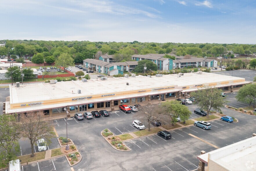 More Photos Of 2103 Anderson Ln W, Austin Unknown For Lease