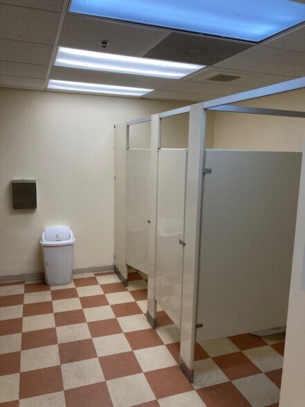 More Photos Of 13505 New Hampshire, Silver Spring Specialty For Lease