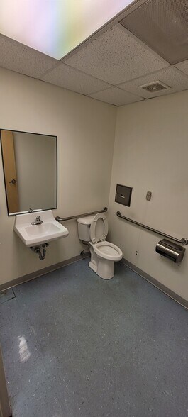 More Photos Of 11709 Lorain Ave, Cleveland Medical For Lease