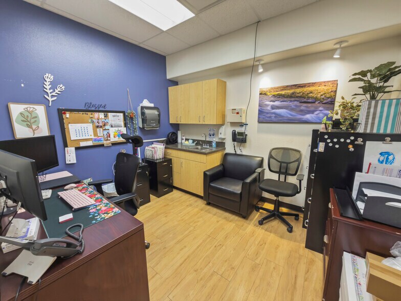 More Photos Of 308 Main St, Olathe Medical For Lease