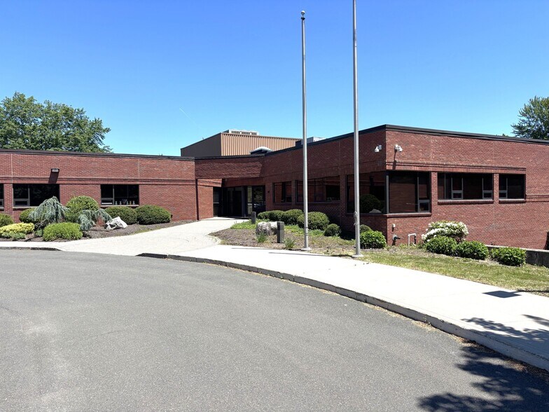 More Photos Of 135 South Rd, Farmington Office For Sale