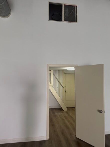 More Photos Of 7406 Melrose Ave, Los Angeles Storefront Retail Residential For Lease
