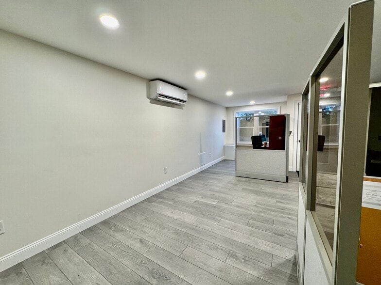 More Photos Of 264 Vauxhall St, New London Warehouse For Sale