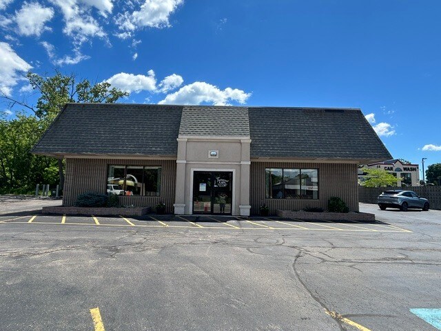 Primary Photo Of 3707 30th Ave, Kenosha Restaurant For Sale