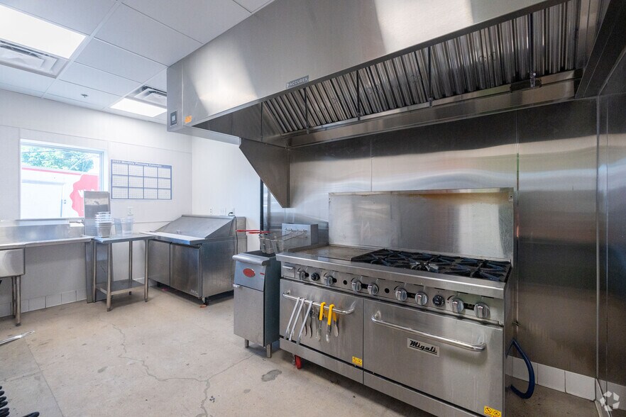 More Photos Of 2171 S Grape St, Denver Restaurant For Lease