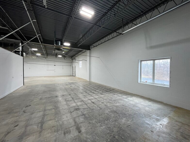 More Photos Of 398-426 Industrial Dr, North Wales Unknown For Lease