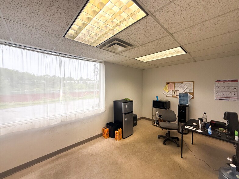 More Photos Of 612 Parkway View Dr, Pittsburgh Warehouse For Lease