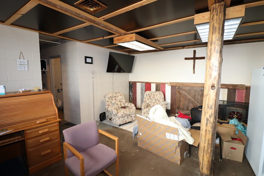 More Photos Of 3600 Ellis Ave, Ashland Flex For Sale
