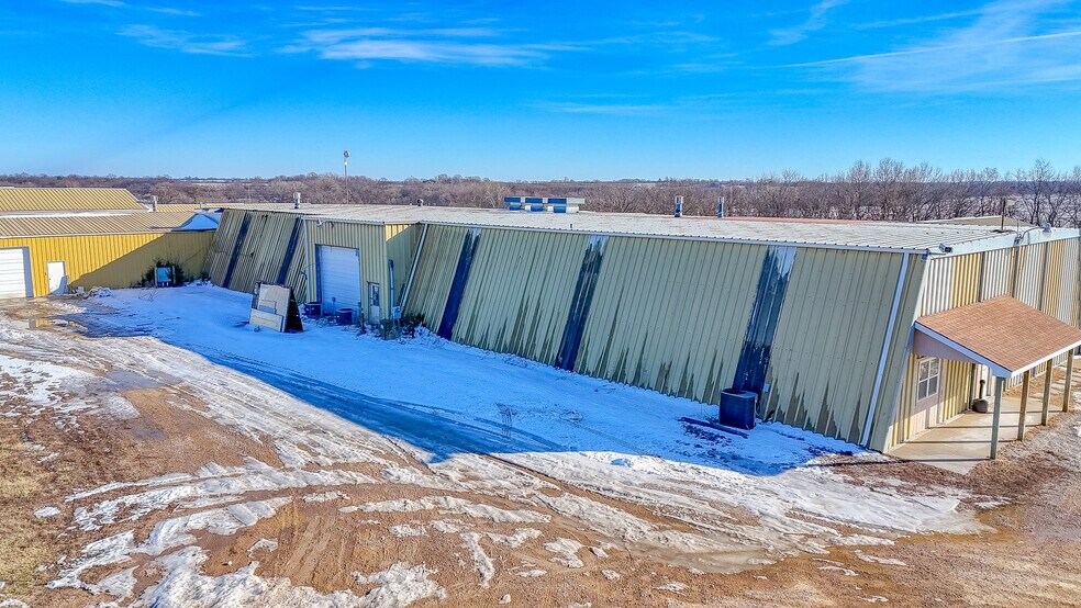 More Photos Of 1292 SW 125th Rd, Holden Light Manufacturing For Sale