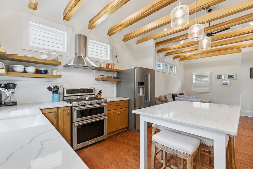 More Photos Of 119 N Davis St, Southport Hospitality For Sale