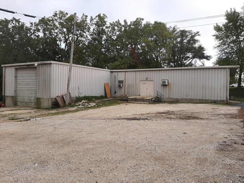 More Photos Of 209-223 S Lincolnway, North Aurora General Retail For Lease