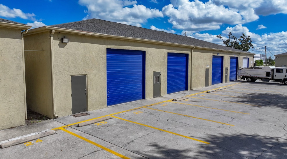 More Photos Of 722 17th St E, Palmetto Warehouse For Lease