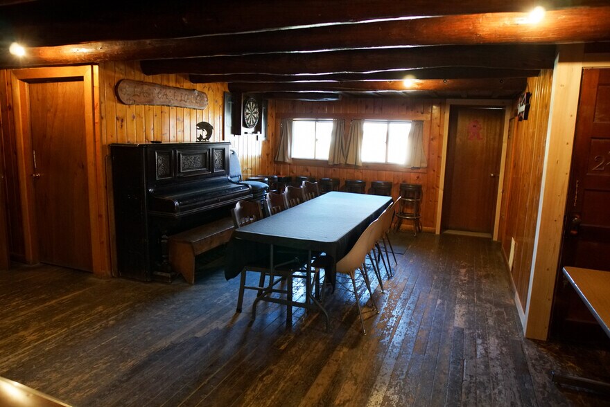 More Photos Of 20 Forest Rd S, Martinsdale Hotel For Sale