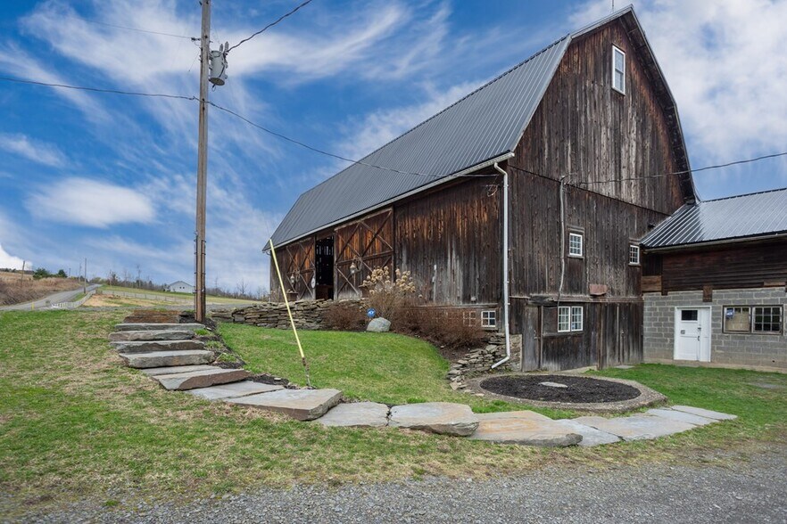 More Photos Of 211 Hanks Rd, Troy Hospitality For Sale