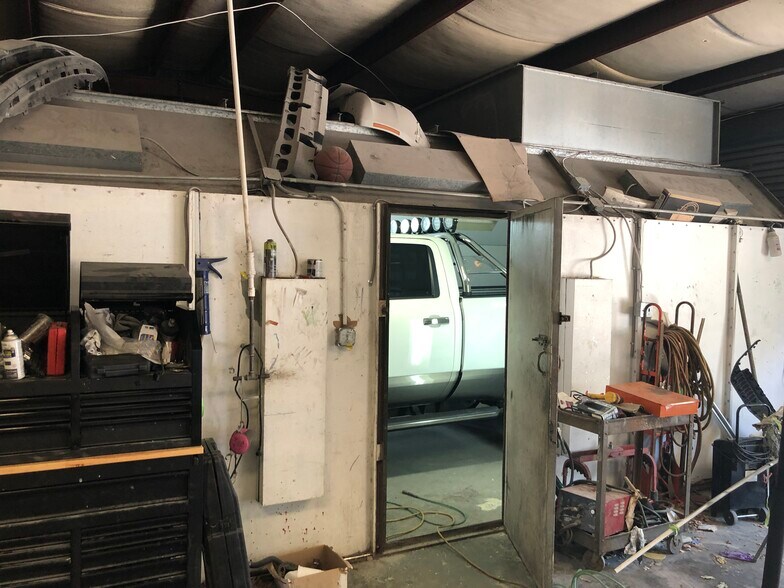 More Photos Of 240 Waters Rd, Atlanta Warehouse For Sale