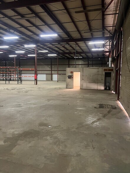 More Photos Of 136 Flamingo Dr, Modesto Warehouse For Lease