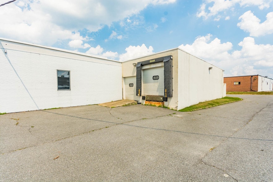 More Photos Of 528 Fellowship Rd, Mount Laurel Light Distribution For Lease