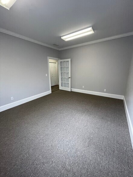 More Photos Of 327 Dahlonega St, Cumming Medical For Lease