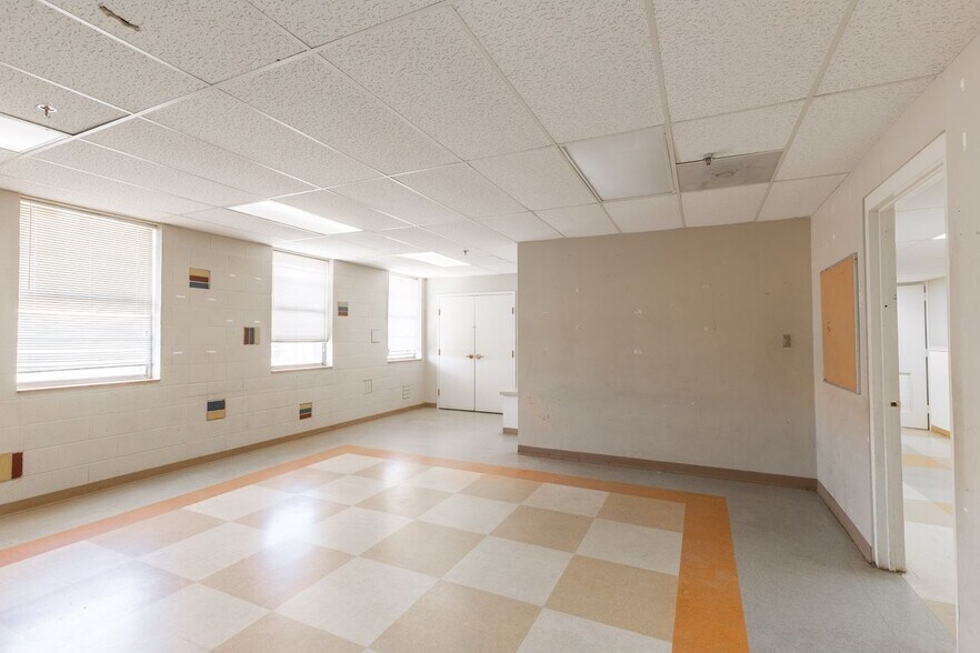 More Photos Of 1500 14th St, Lubbock Religious Facility For Sale