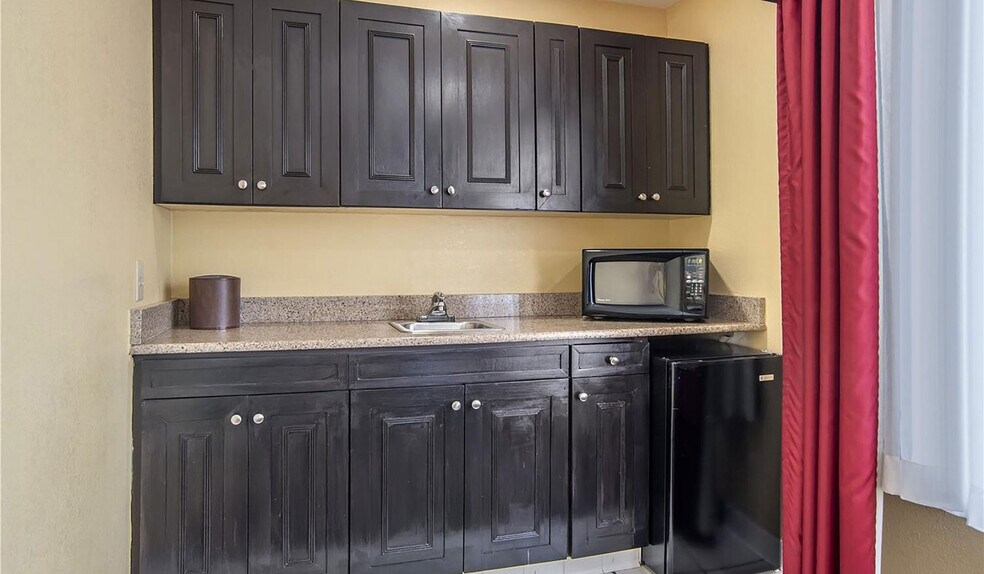 More Photos Of 5041 Academy Ln, Bessemer Hotel For Sale
