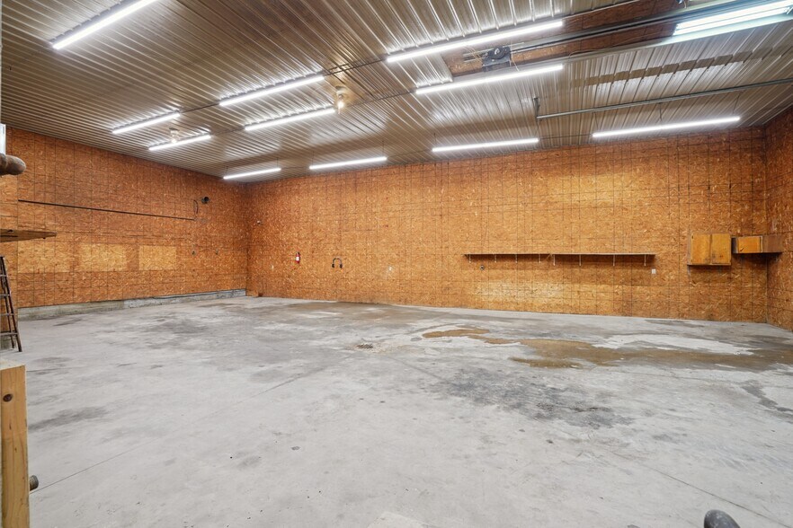 More Photos Of 206 Grant st, Zearing Industrial For Sale