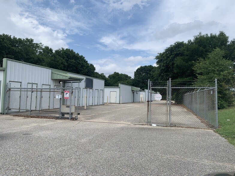 More Photos Of 3500 N Palafox St, Pensacola Showroom For Sale