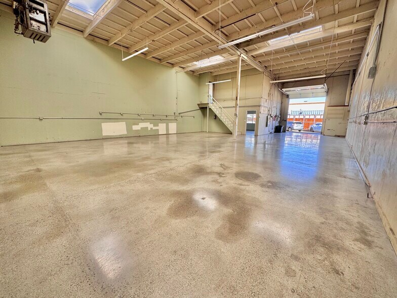 More Photos Of 2570 Leghorn St, Mountain View Flex For Lease