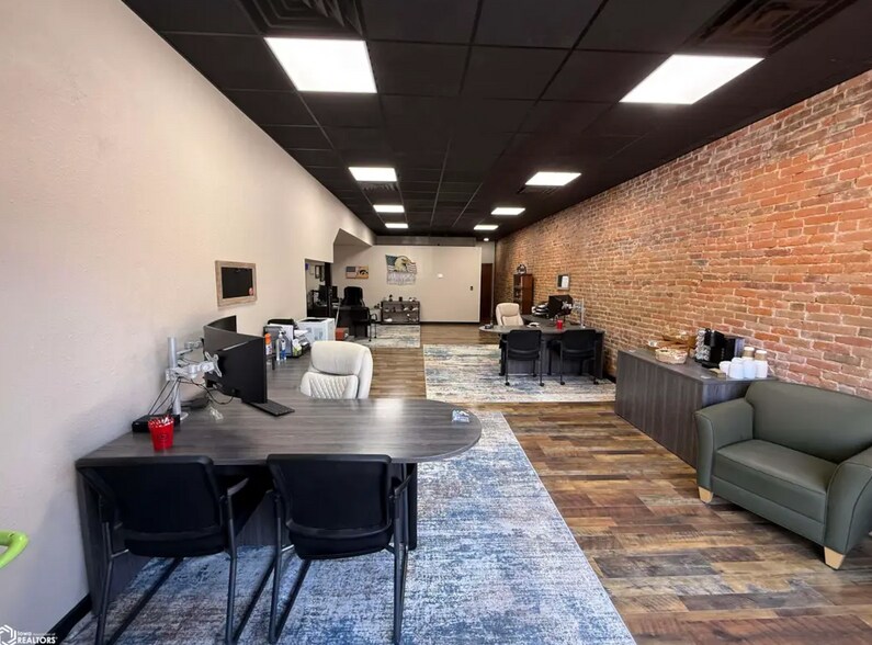 More Photos Of 113 N Jefferson St, Mount Pleasant Office For Sale