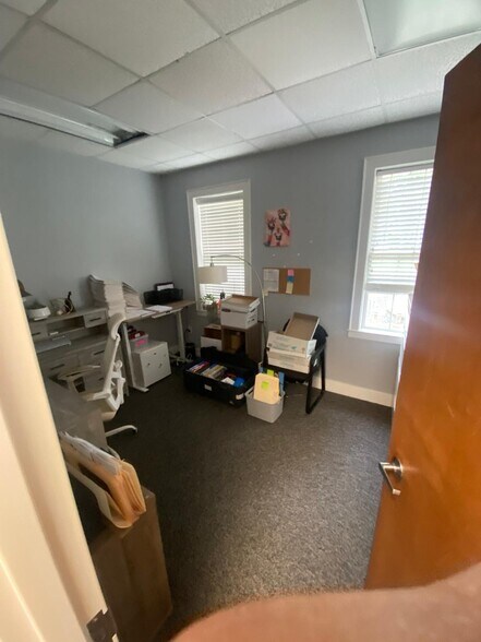 More Photos Of 200 N Harbor Pl, Davidson Storefront Retail Office For Lease