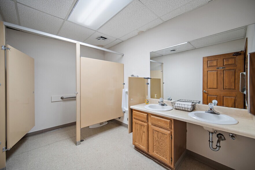 More Photos Of 2103 Uintah St, Colorado Springs Office For Sale