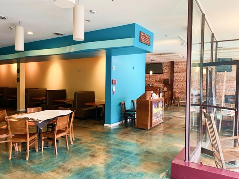 More Photos Of 527 Poplar St, Cambridge Storefront For Lease