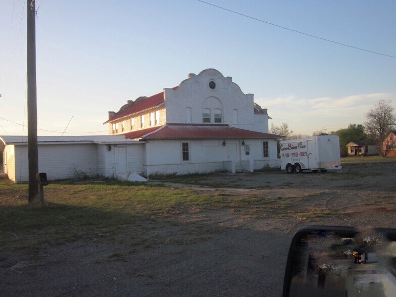More Photos Of 207 10th St NW, Childress Lodge Meeting Hall For Sale