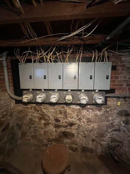 More Photos Of 164 Grove St, New Britain Apartments For Sale