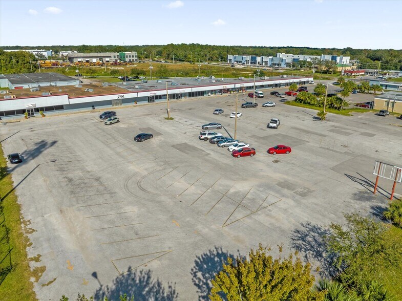 More Photos Of 425 W Silver Star Rd, Ocoee General Retail For Sale