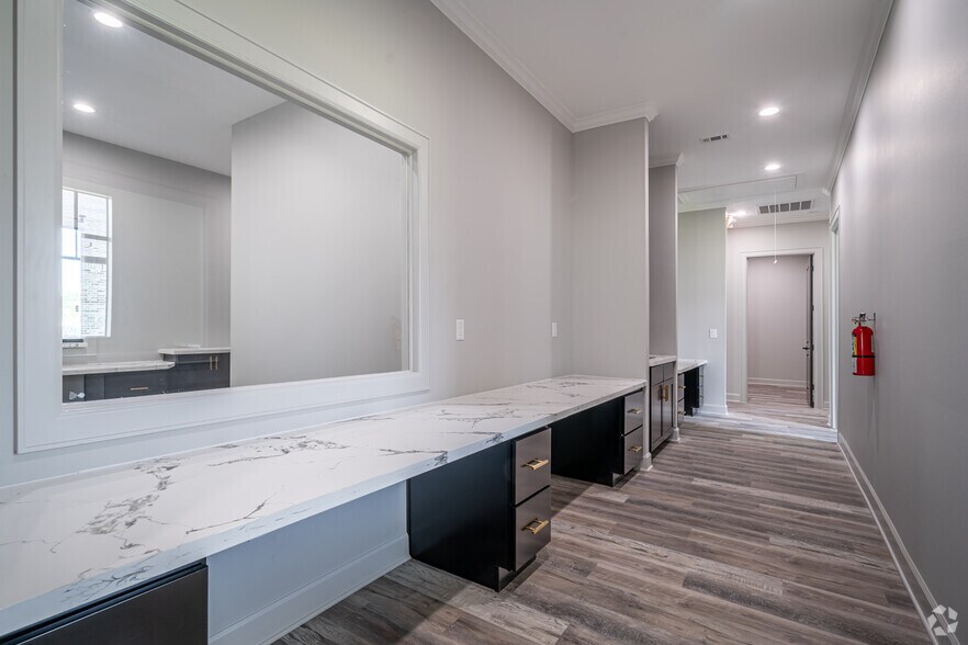 More Photos Of 2035 N. Mason Road, Katy Medical For Sale