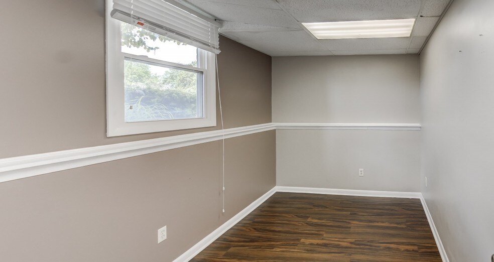 More Photos Of 3130 N Woodford St, Decatur General Retail For Sale