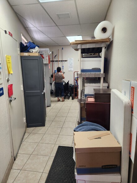 More Photos Of 1000 N Main St, Las Cruces General Retail For Lease