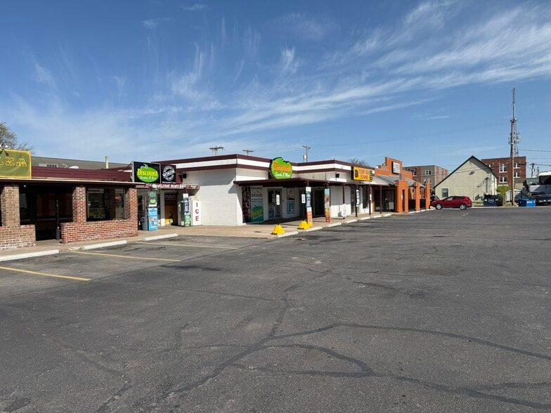 More Photos Of 631-637 S Kimbrough Ave, Springfield Restaurant For Lease