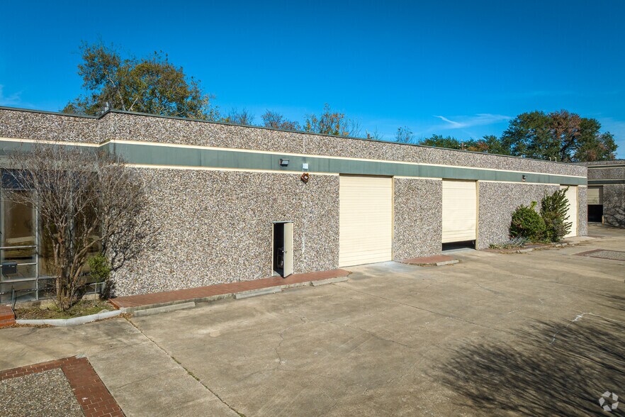 More Photos Of 3550-3560 Lang Rd, Houston Light Manufacturing For Sale