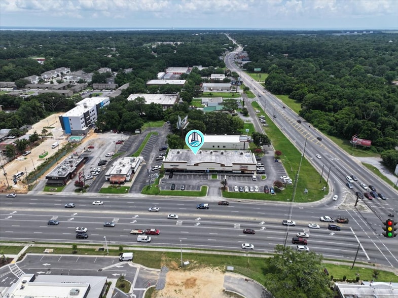 More Photos Of 7000 N Davis Hwy, Pensacola Unknown For Lease